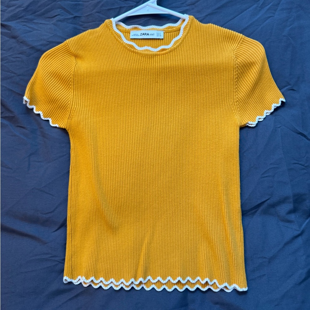 Zara Mustard Ribbed Short Sleeve Top with White Scallop Trim